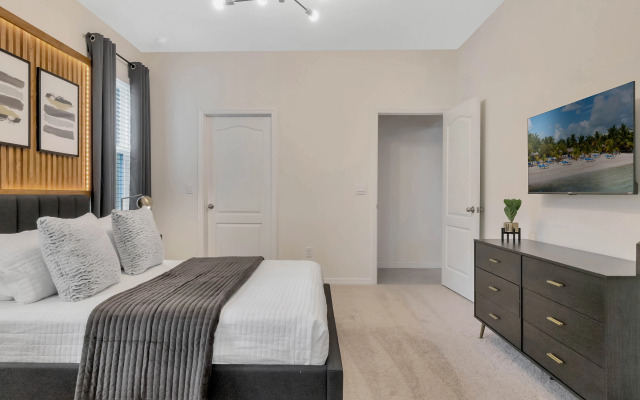 7 Bedroom/ 5 Bathroom Solterra (7599 OL), Davenport, US