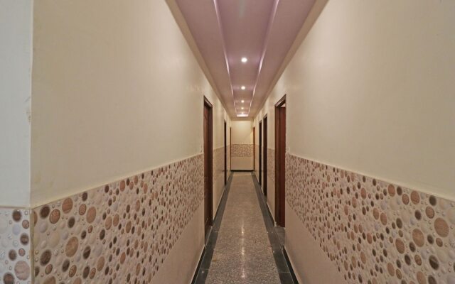 Oyo 13136 Hotel Taj Ansh 2
