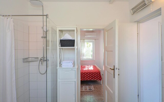 Beautiful Home in Zedno With Wifi and 4 Bedrooms