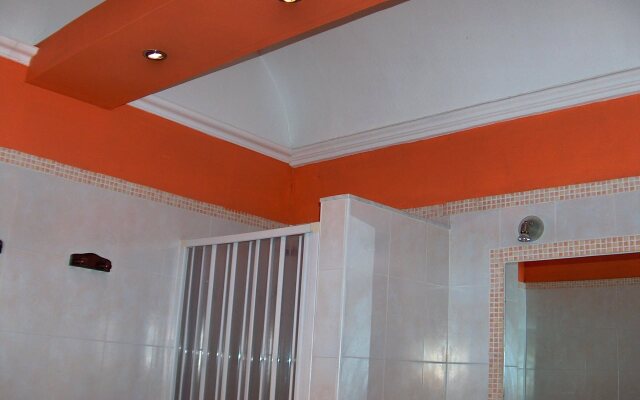 Holland International Rooms