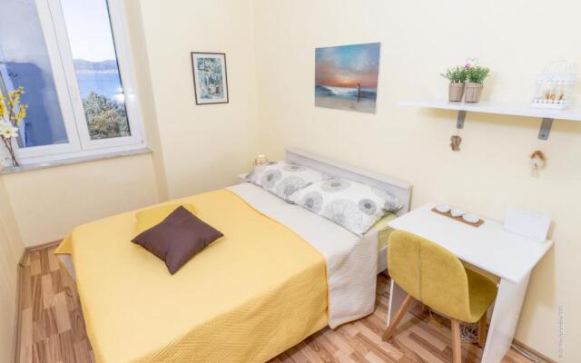 Vera Apartment with Seaview