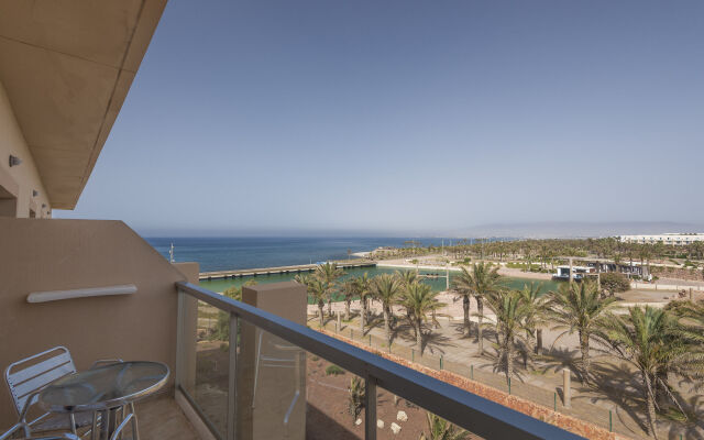 Cabogata Beach Hotel