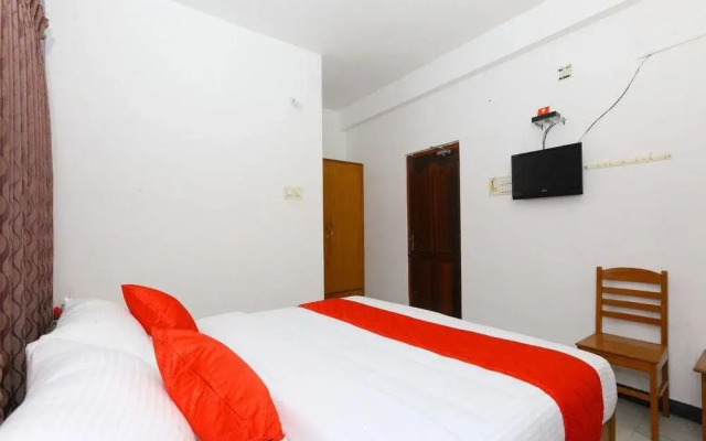 OYO 10018 Hotel AKS Shelter