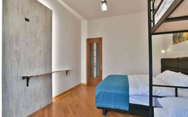 UPstairs Apart - Hostel