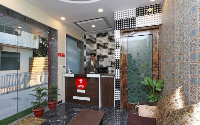Hotel Clouds 21 By OYO Rooms
