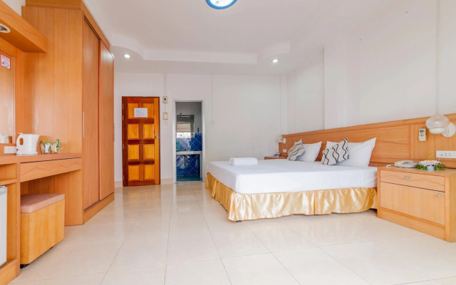 Bella Tropicana Hotel & Guesthouse