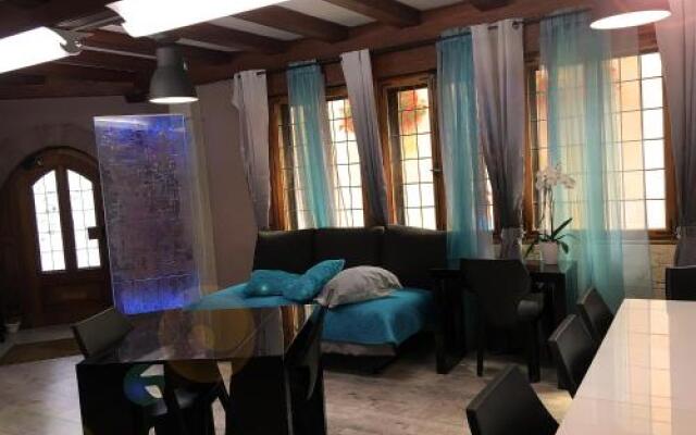 A La Maison De Marie