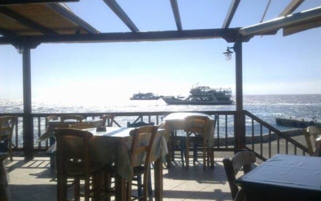 Paralia Rooms