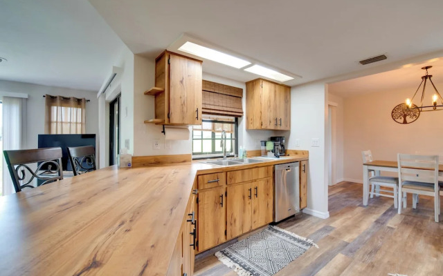 Walk to Lake: Geataway w/ Yard in Inverness