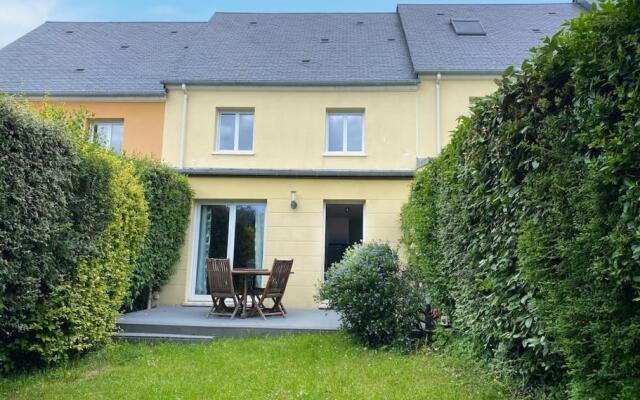 Reine Bow - YourHostHelper