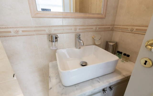 Massive 2-apartment Combo Unbeatable Acropolis Views Sleeps 9