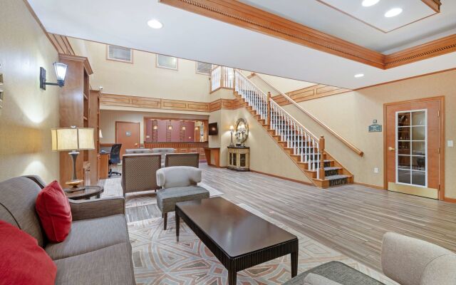 Best Western Plus Bradbury Inn & Suites