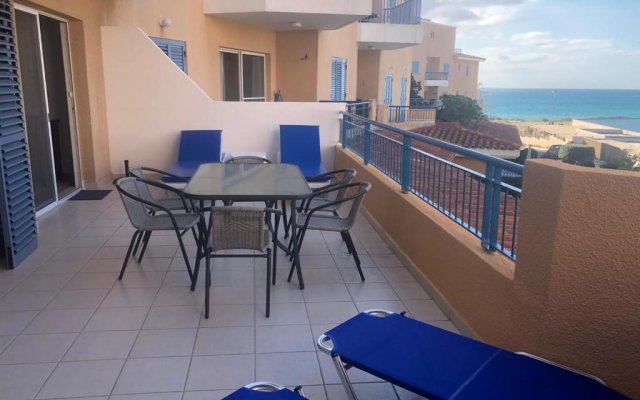 Stylish 2 bedroom apartment with seaviews in King's Palace