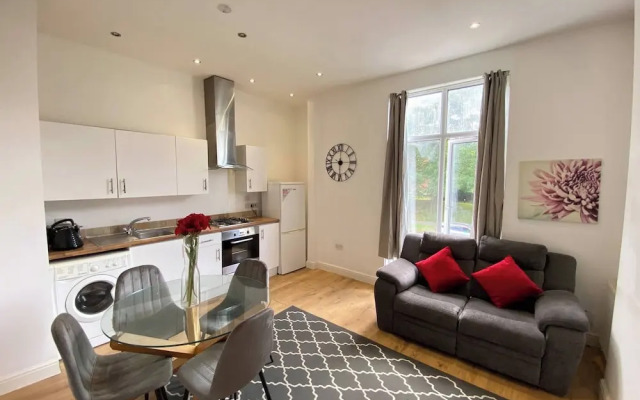 Cozy Croydon Apartment With Central Heating & Free Parking