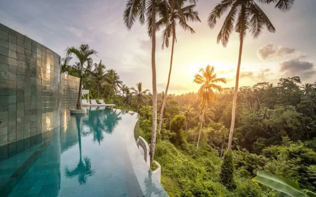 Amazing Jungle View Villa, 4 BR, Ubud With Staff