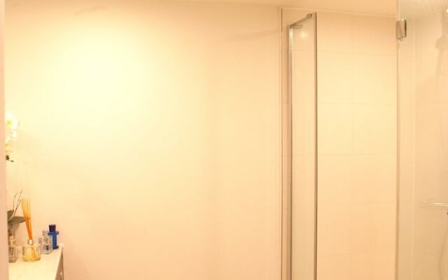 2 Bedroom Apartment Near Airport