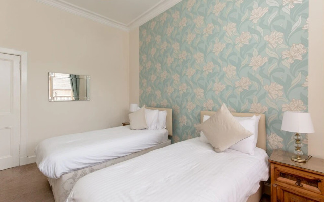 Silver Lining Lochrin Terrace Apartment