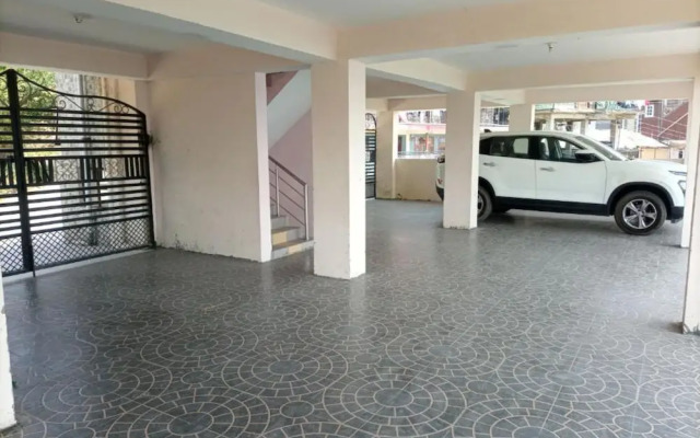 Goroomgo Thakur Home's Shimla