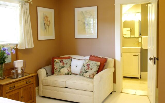 Simcoe Suites on the Henley B&B