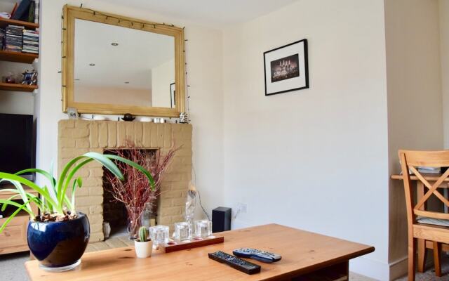 Homely 1 Bedroom Clapham Flat With City Views