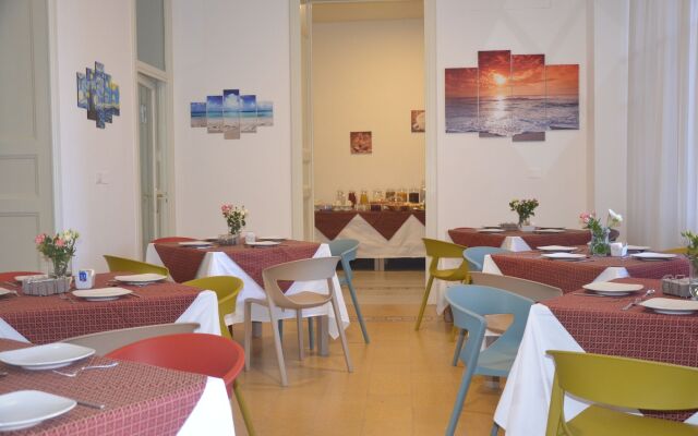 Moonlight Hotel & Suites