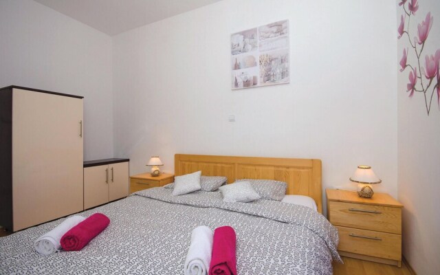 Beautiful Home in Kastel Stari With Wifi and 7 Bedrooms