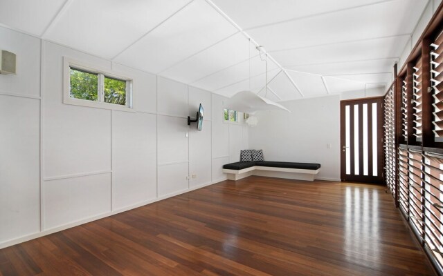 Sea Splash 75 Lorikeet Drive