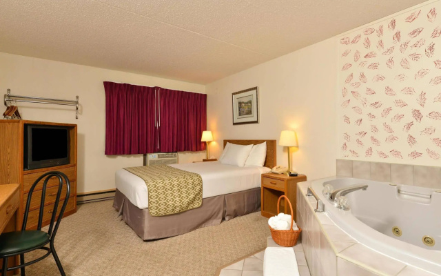 OYO Hotel Pipestone MN, Canterbury Park