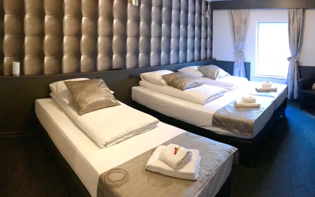 RAVEL Hotel Cyrano