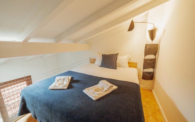 Mezzanine Stylish Apartment Q by Vacationy