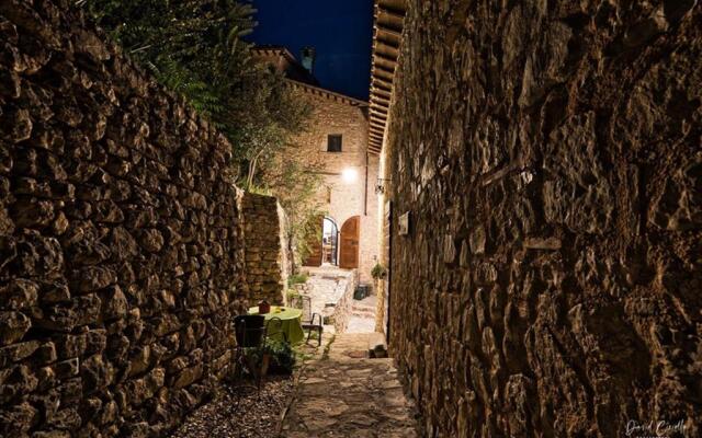 Guesthouse Runcini dormire in un borgo medievale