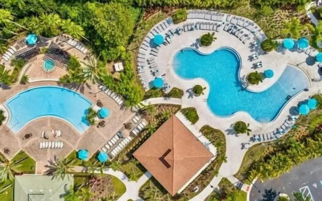 Penthouse Gem 3 Bedroom Condo by Redawning