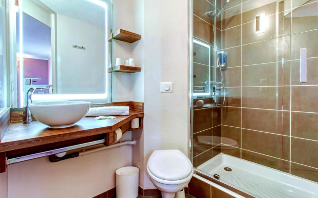 Brit Hotel Confort Pau Lons