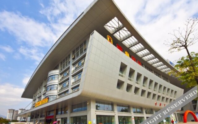 Super 8 by Wyndham Fuzhou New West Passenger Station Univ.