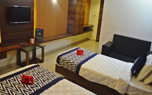 OYO 2430 Hotel Apex