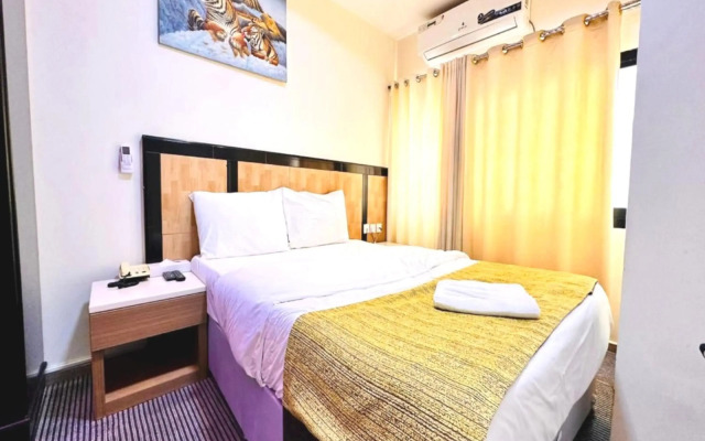 OYO 1118 Sharjah Plaza Hotel