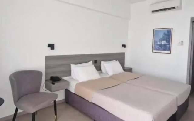 Navarria Hotel