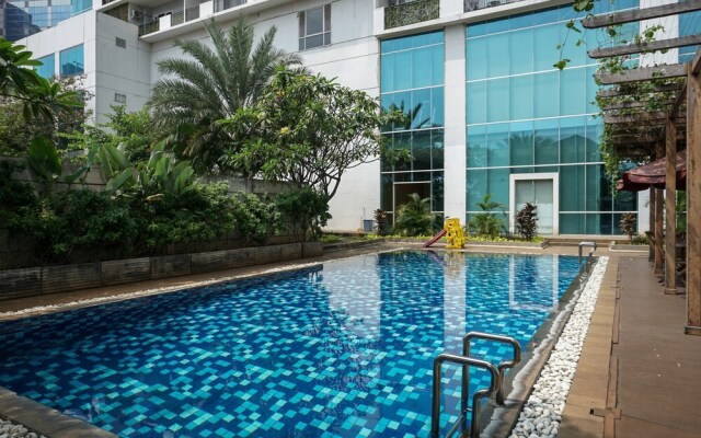 Cozy Stay Studio At Ambassade Kuningan Apartment