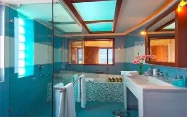 Cavo Seaside Suites