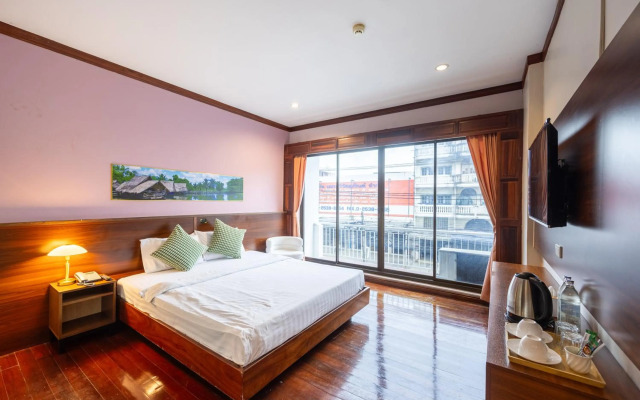 The President Hotel at Chokchai 4