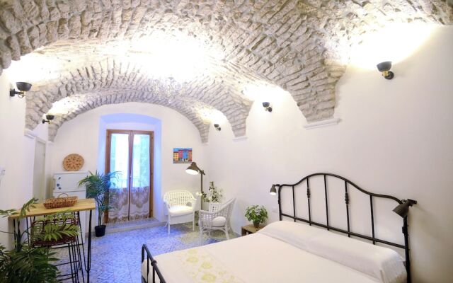 Large, Stunning Studio Apartment, Central Location