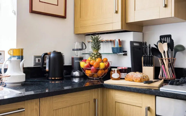Mayfair W/ac 3-bed-5guests Berkeley Square
