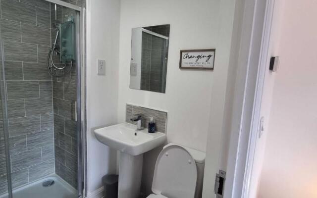 Near City Centre 4 Bed 2 Bath House with Parking, Digbeth, Birmingham