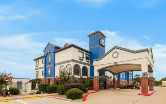 Days Inn & Suites by Wyndham Sam Houston Tollway