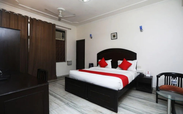 OYO 22270 Sky Inn