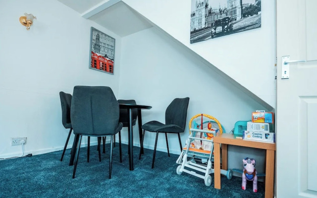 3-bed City Retreat - Sleeps 7, Garden & Parking