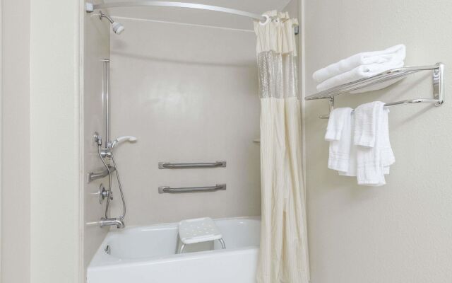 Days Inn by Wyndham LaPlace- New Orleans