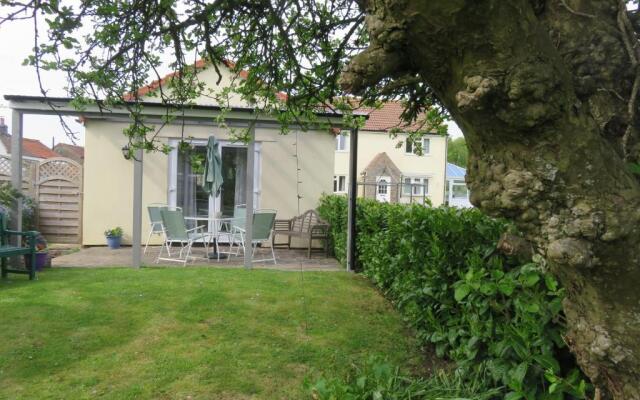 Apple Tree Corner Apartment