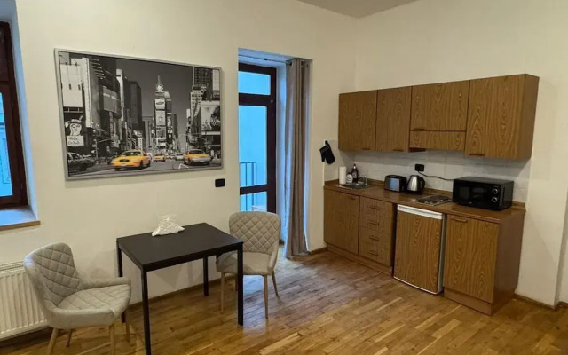 Cosy Studio With Terrace Near Florenc