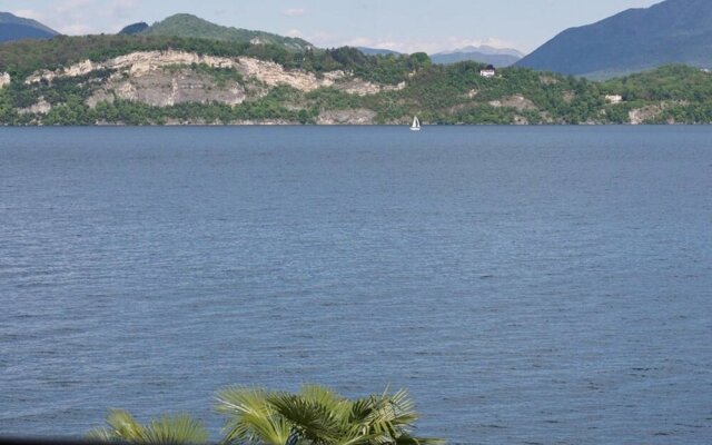Stresa Apartment With Private Access to Beach